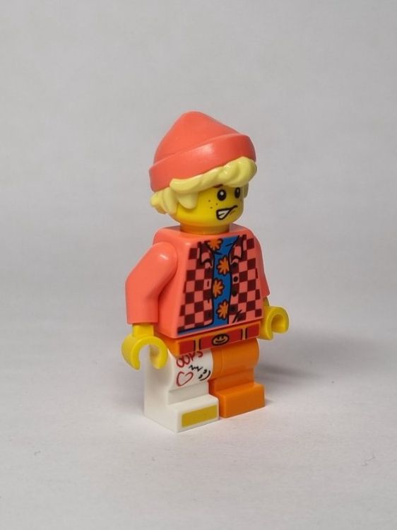 Lego Kit di costruzioni: LEGO BAM Easter 2025 Happy Boy with Plaster leg – Nuovo (secondo la descrizione) da Basadingen venduto da NekoBricks 3