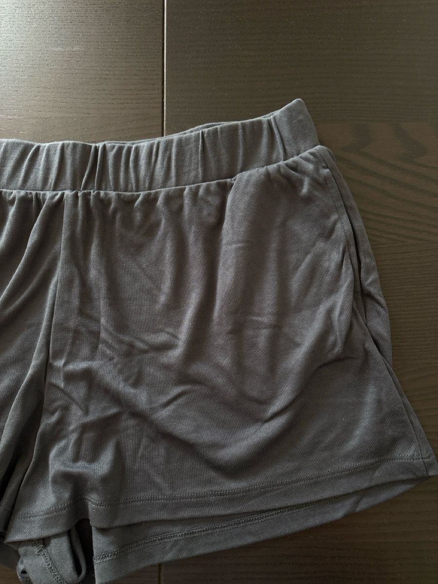 Pantalons: Graue/anthrazit Shorts, Grösse L, neu – Neuf (Voir description) à Adliswil par ninotschka7 2