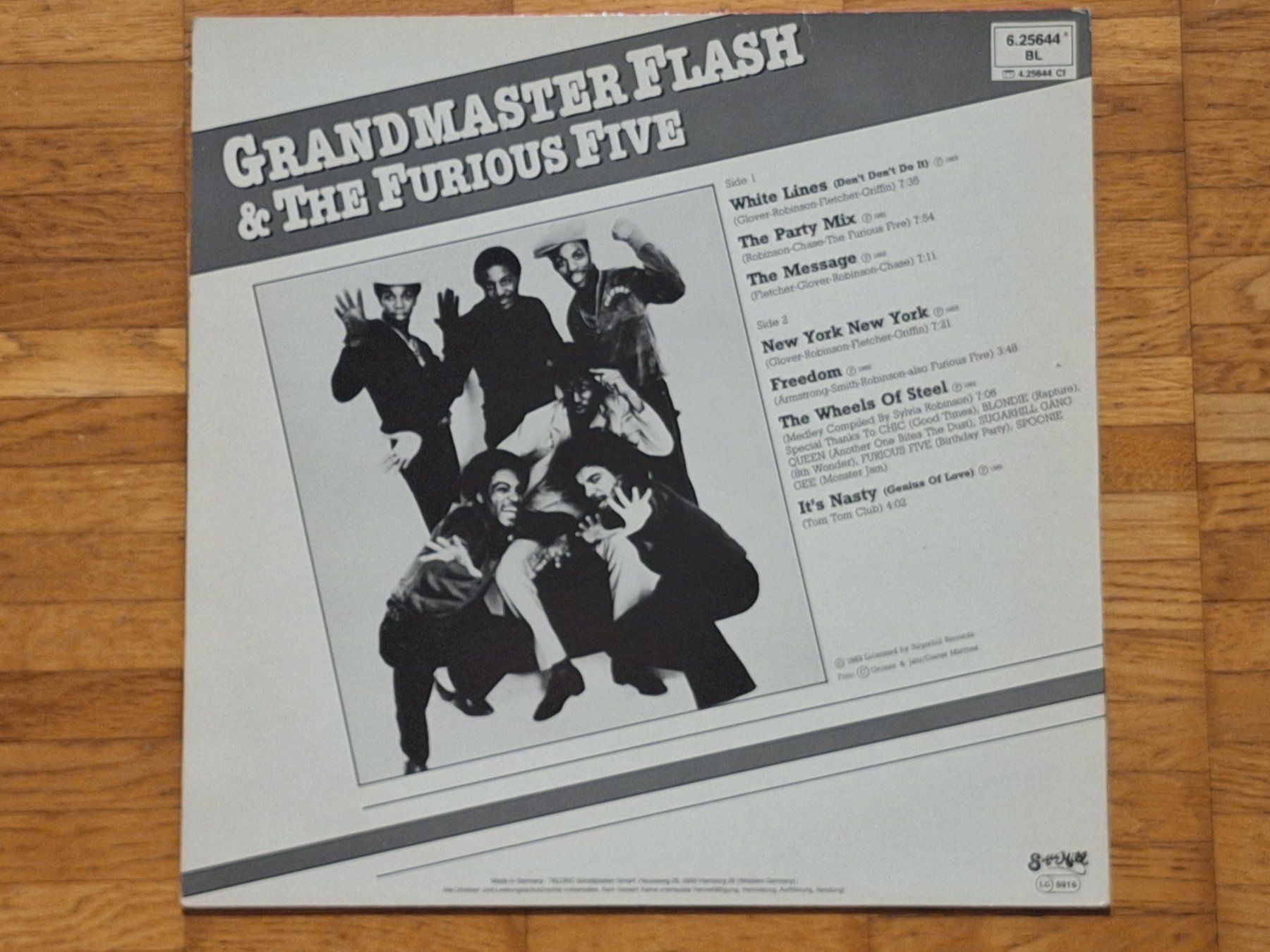 Dischi in vinile: Grandmaster Flash & The Furious Five, Same - LP DE 1983 – Nuovo (secondo la descrizione) da Oberentfelden venduto da Musicud 1