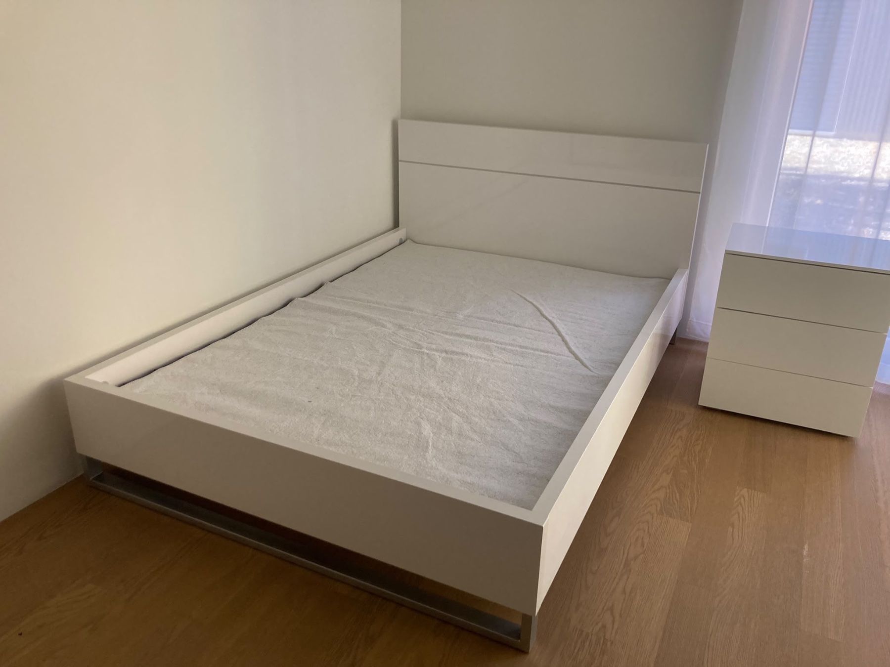 Betten: Bett mit Nachttisch – Gebraucht aus Balgach von Olieto 2