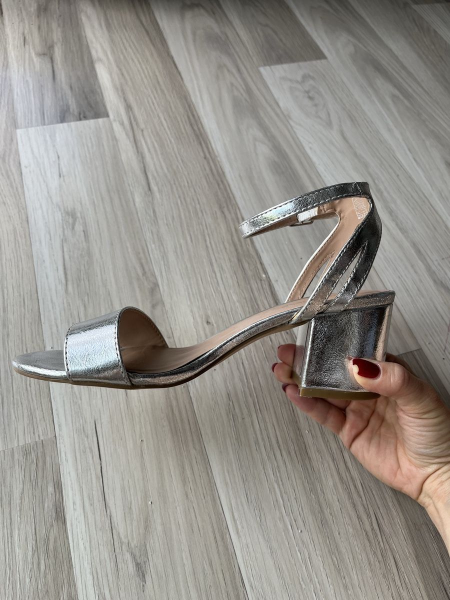 Scarpe da donna: Silberne Sandaletten – Usato da Sarnen venduto da sab_ll66 2