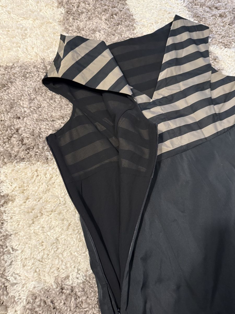 Max Mara Robes: Robe WEEKEND MaxMara rayée noir/beige – D'occasion à Neuchâtel par Blek7 1