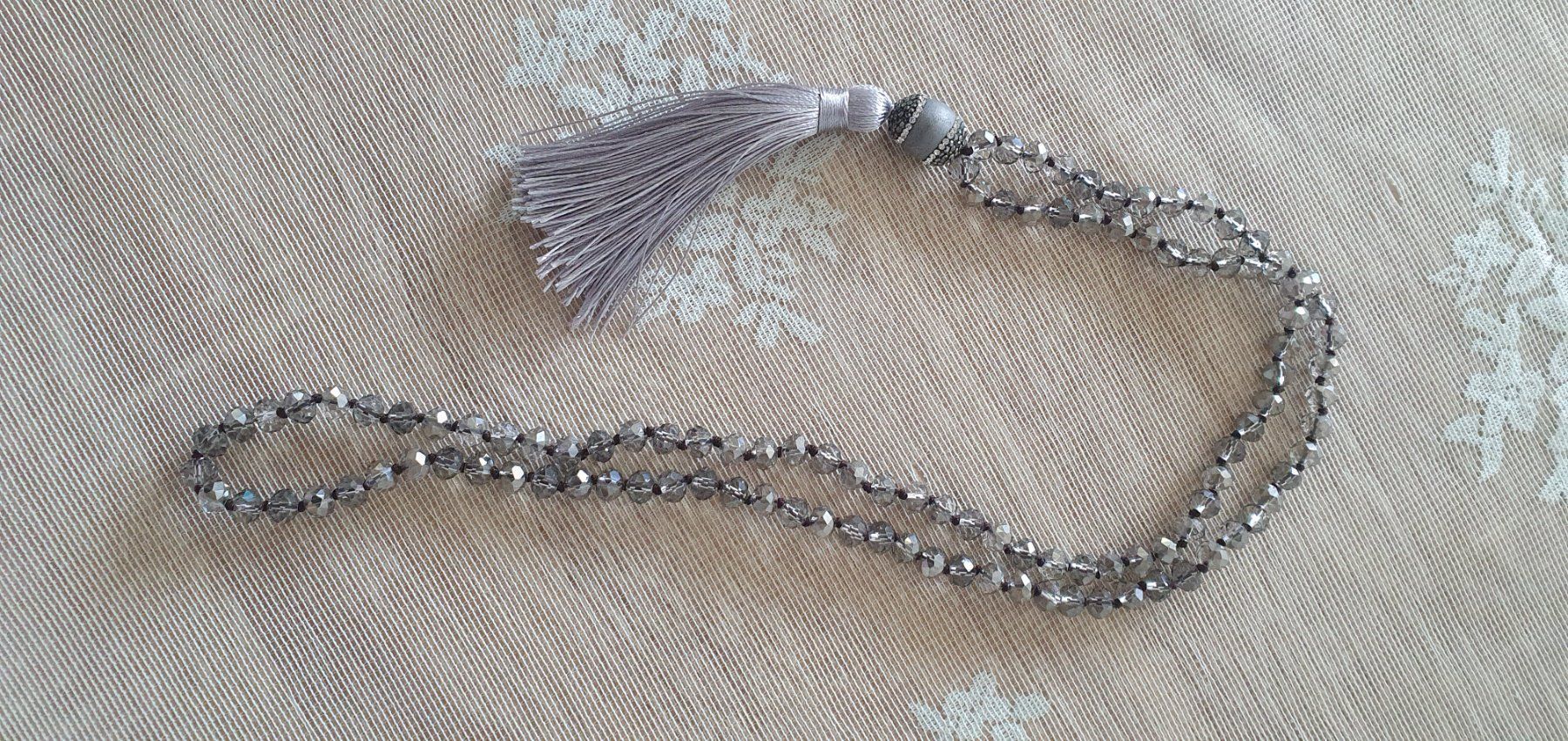 Catenine: Lange Kette mit Stoffquaste – Nuovo (secondo la descrizione) da Kefikon TG venduto da Livline