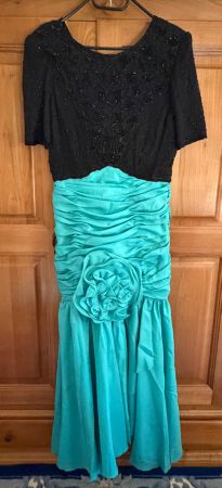 Exklusives Abendkleid türkis/schwarz Gr. 42