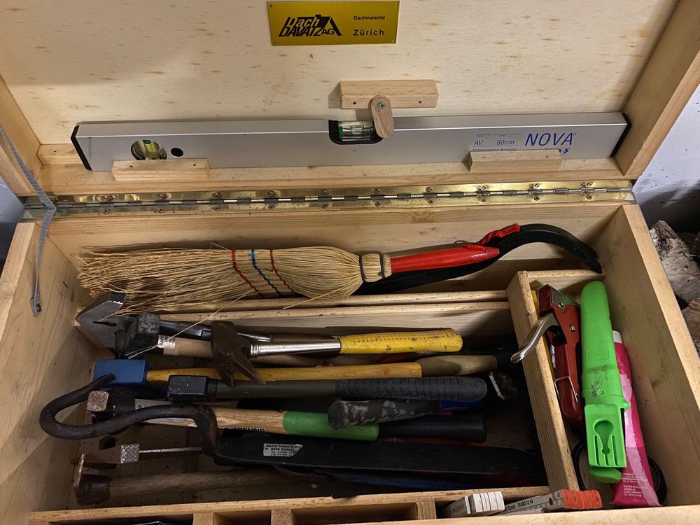 Werkzeugkiste Dachdecker (Gebraucht) in Zell ZH für CHF 100 – nur ...