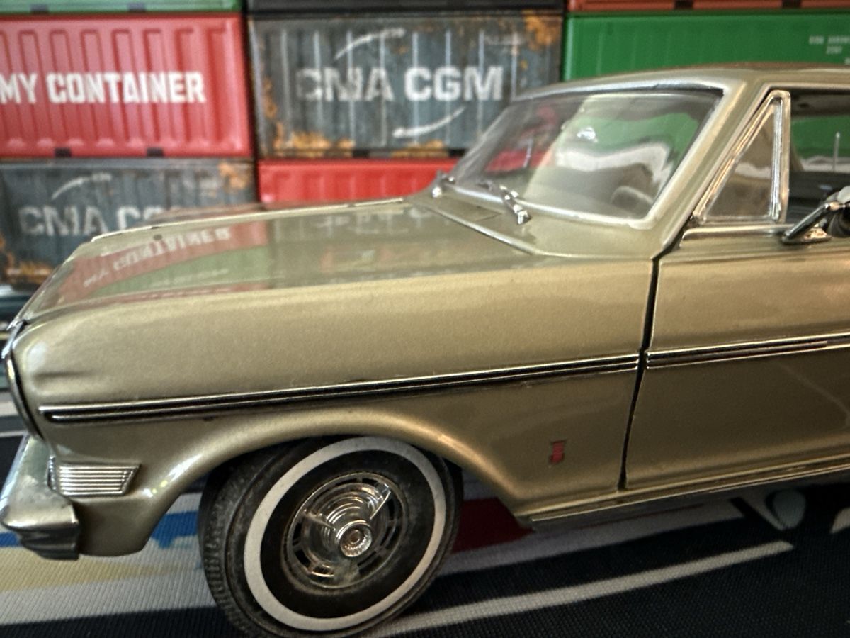 Chevrolet Modellini d'auto: Chevrolet Nova Baujahr 1962 – Usato da Basel venduto da Zomeg 3