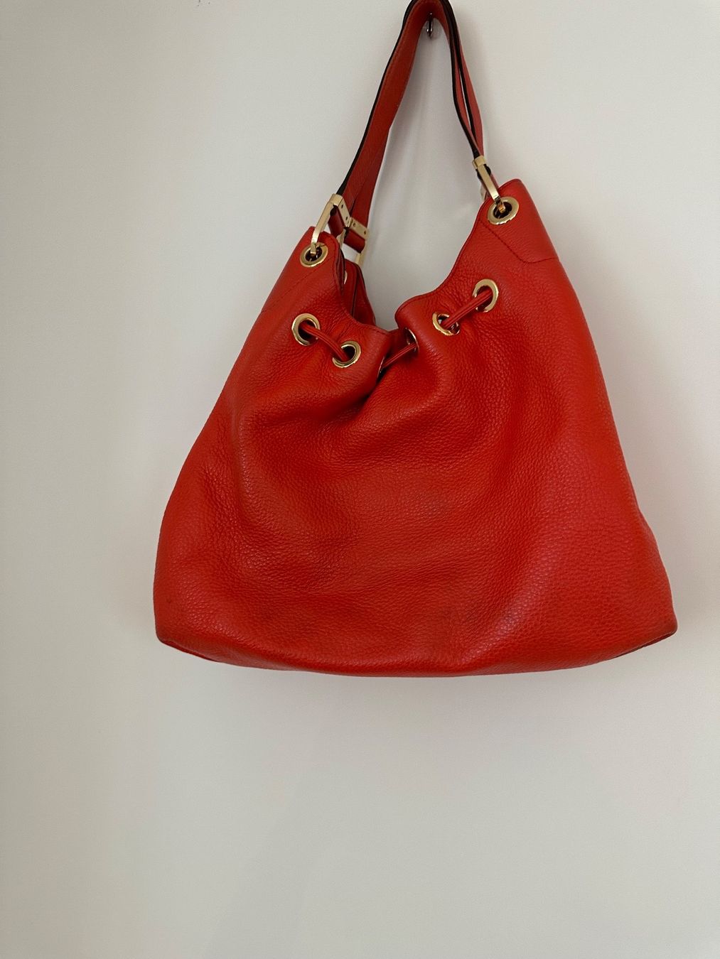 Michael Kors Taschen für Damen: Rote Orange MK Handtasche Leder Beuteltasche (Medium) – Gebraucht aus Hurden von rac_wyf8 1