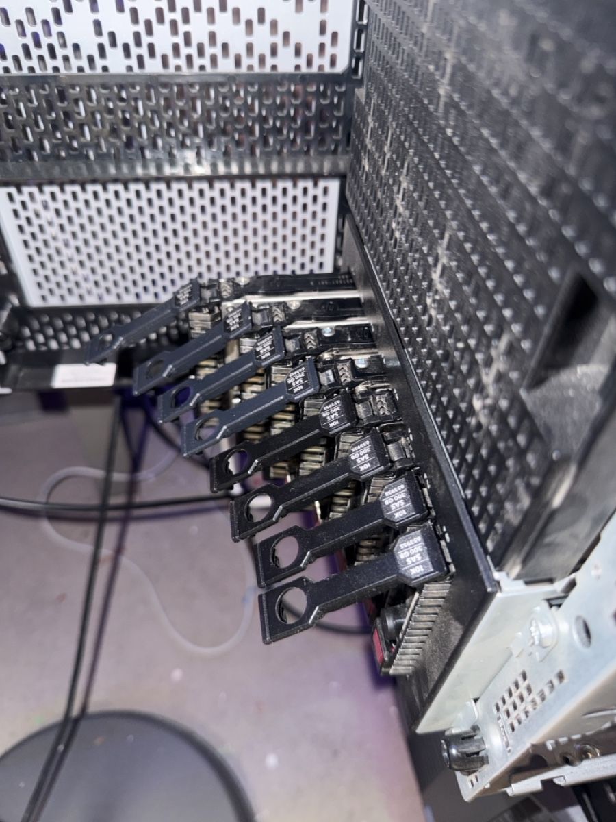 Hewlett Packard Serveurs: HP ProLiant ML350p Gen8 Server – D'occasion à Biberist par Moma7 6