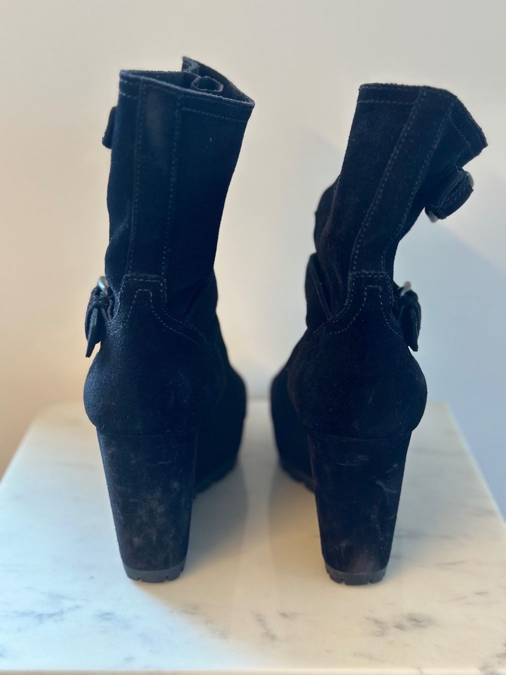 Prada Scarpe da donna: Prada Wildleder Stiefeletten mit Keilabsatz - Grösse 36 – Usato da Zürich venduto da Sedi93 5