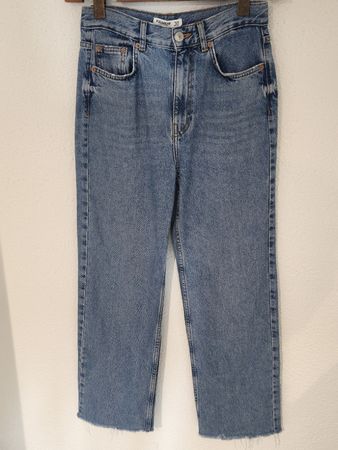 Sehr gut erhaltene Pull&Bear Jeans Gr. 36 für den Frühling