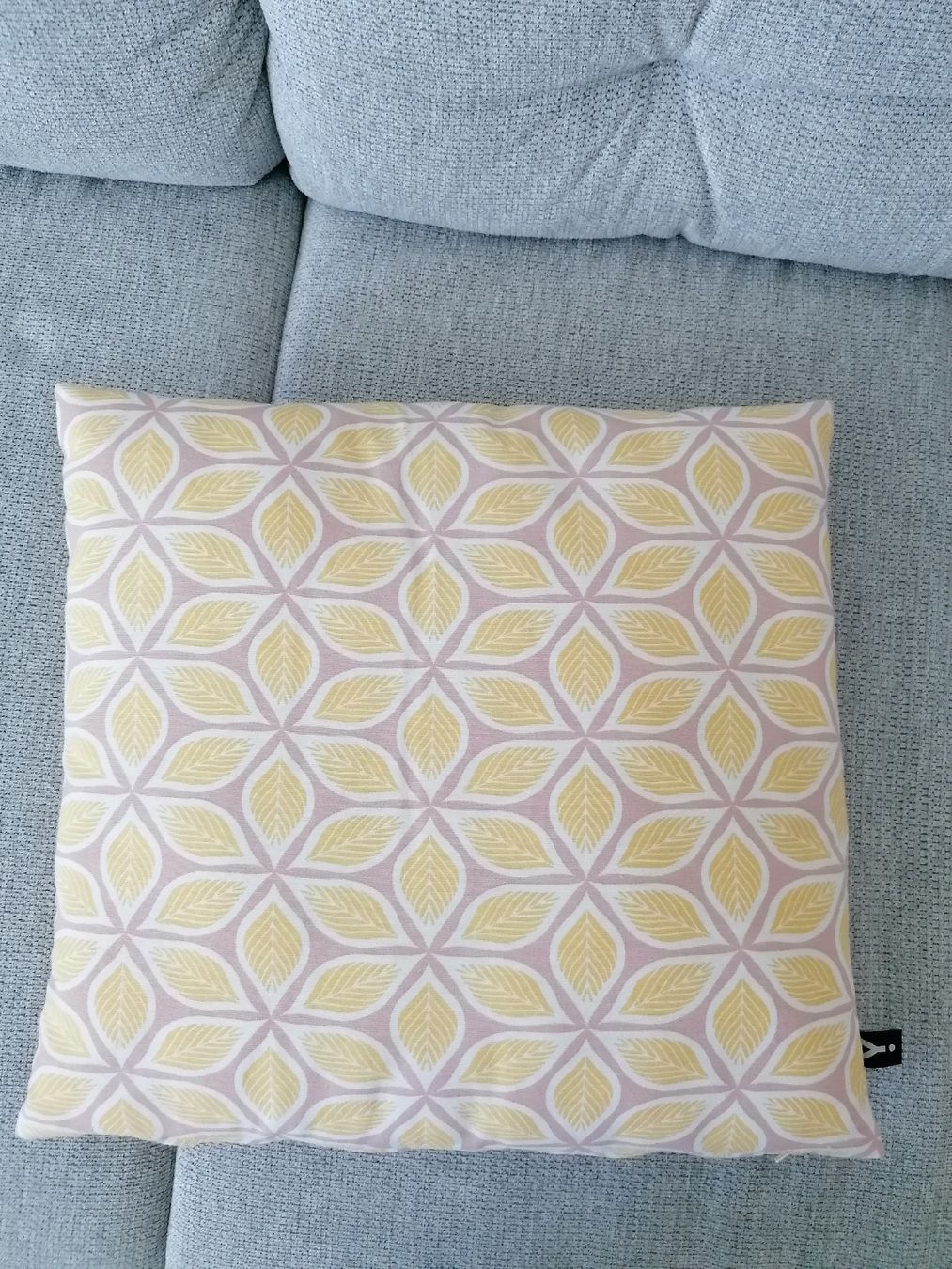 Coussins: Sofa Pillow like new – D'occasion à Zürich par thesuccessnow 1