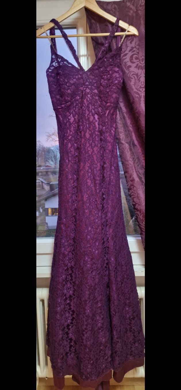 Vestiti: Abendkleid mit Spitze – Usato da Luzern venduto da Schibadr