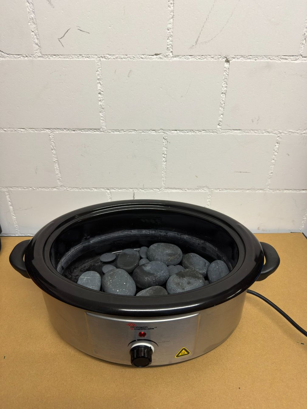 Dispositivi per massaggi: Massage bed + hot stone set + hot stone warmer – Usato da Dietikon venduto da Jacob-Alexandre 3