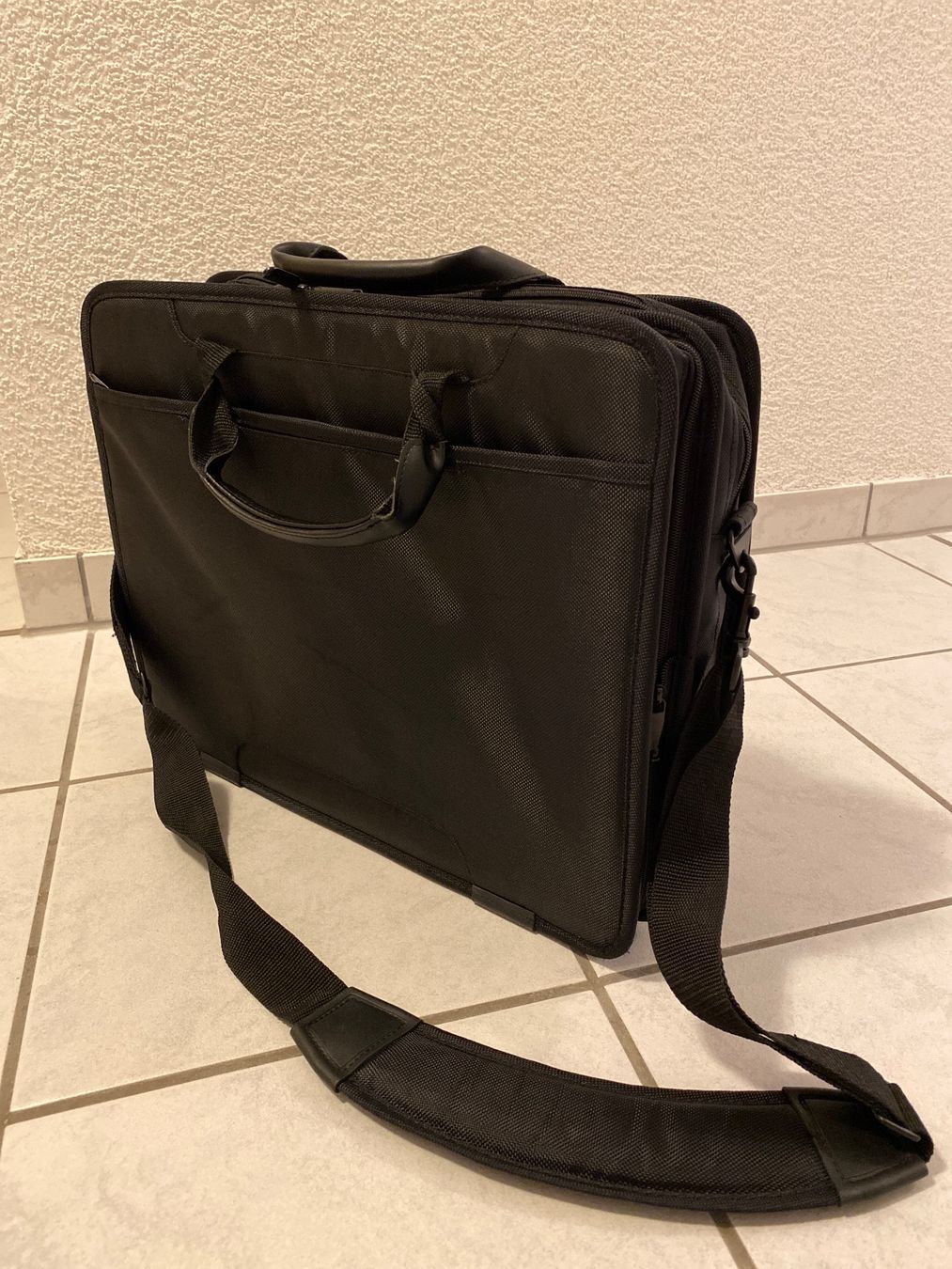 Lenovo Sacs: Thinkpad Laptoptasche – Neuf avec emballage d'origine à Riehen par latyo 2