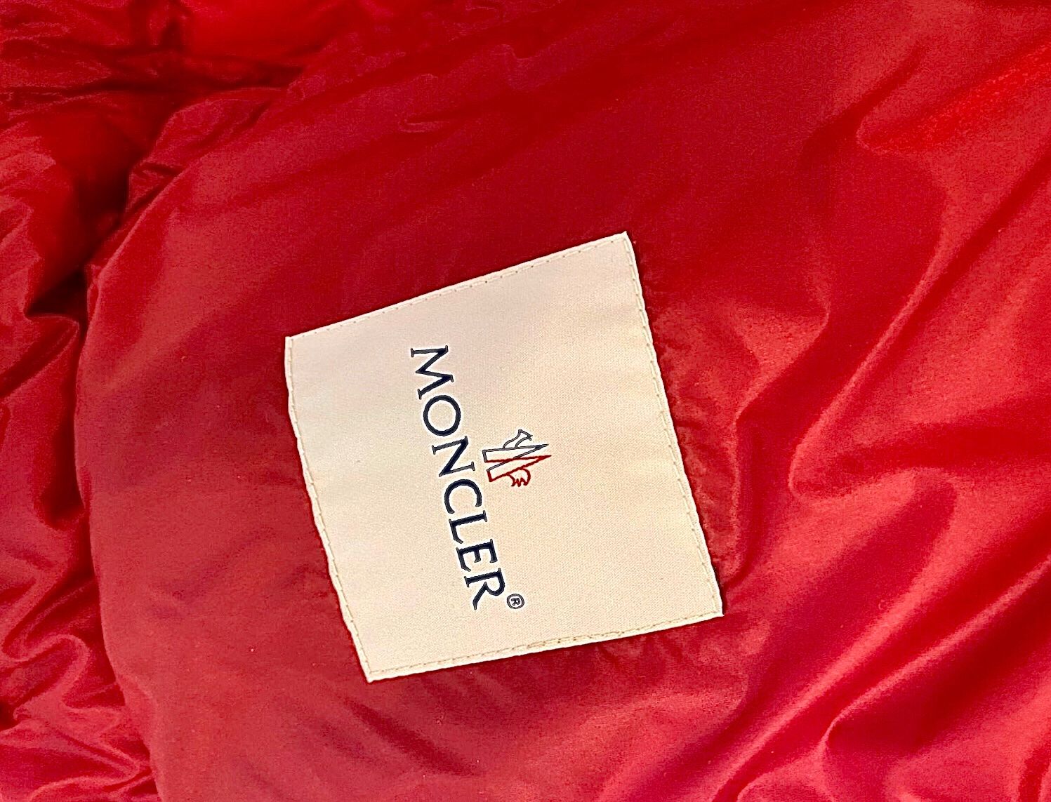 Moncler Jacken: *MONCLER* Daunen Jacke rot 40 – Gebraucht aus Pully von Surflime 7