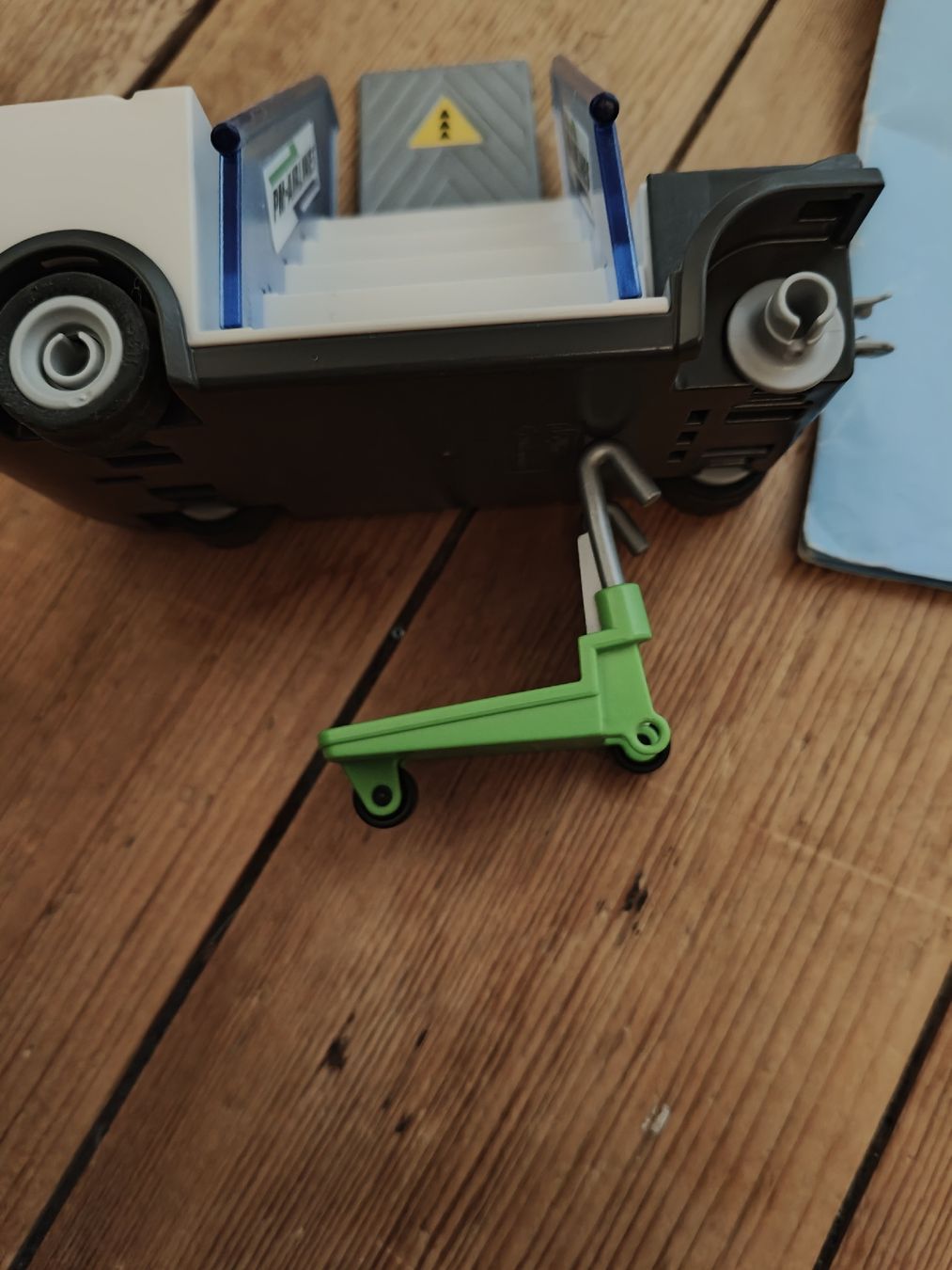 Playmobil Spielzeuge: Playmobil Flughafen  – Gebraucht aus Erlenbach i. S. von and_62ff 2