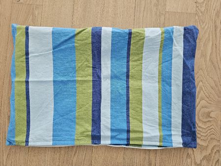 Sommerlicher Kissenbezug gestreift, blau/grün