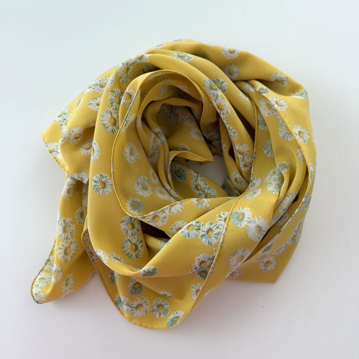Fabric Frontline Foulard & Sciarpe: FABRIC FRONTLINE Silk Scarf – Usato da Emmen venduto da Nightingale_2022 1
