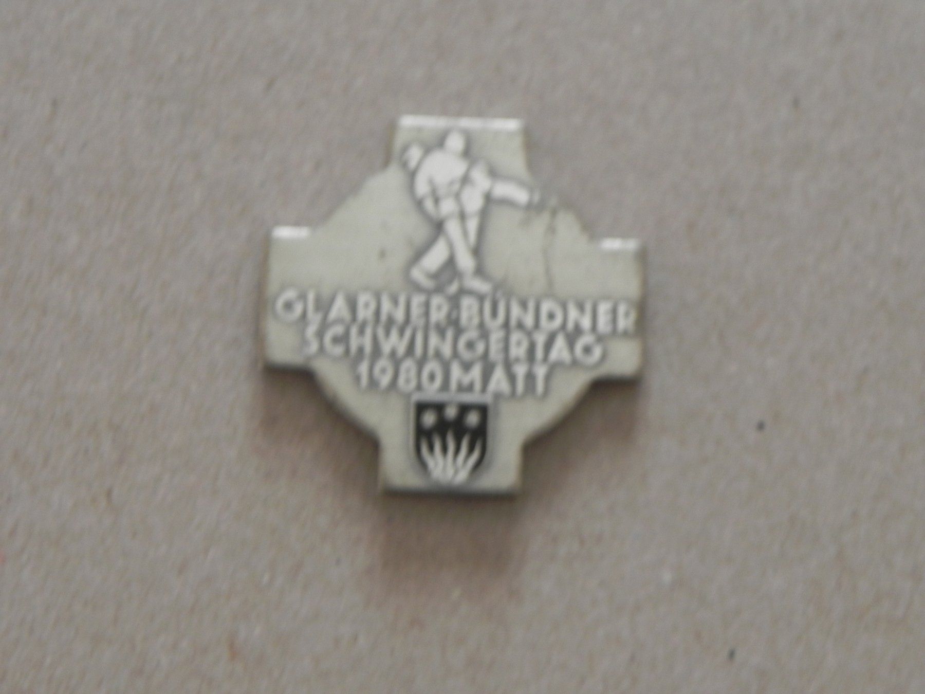 Placchette & Badge: Abzeichen GL- GR Schwingfest Schwingen Matt GL 1980 – Usato da Siebnen venduto da krimsie