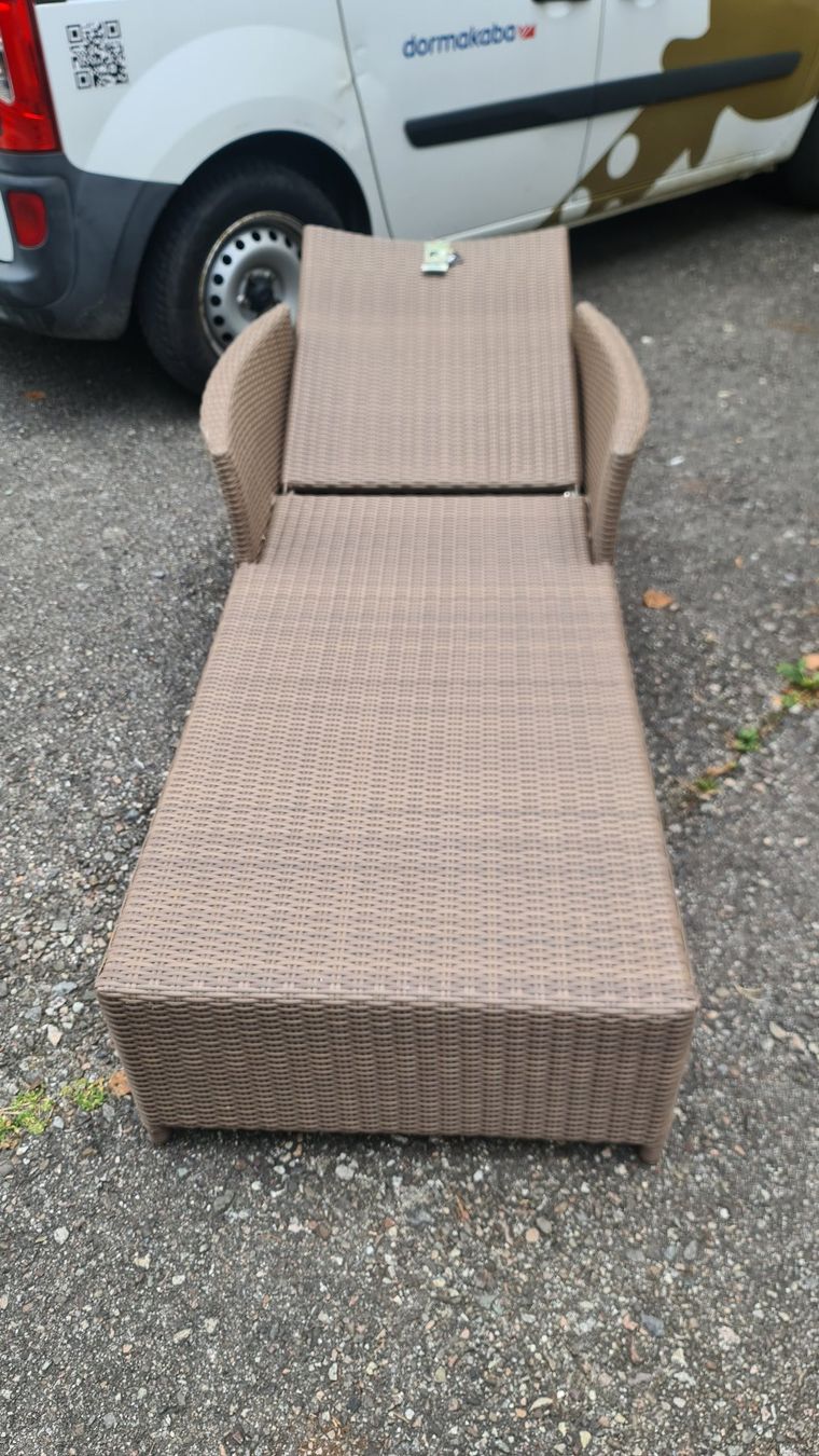 Sedie a sdraio: Rattan-Liege mit Beistelltisch – Nuovo (secondo la descrizione) da Oberdorf BL venduto da heinimag 4