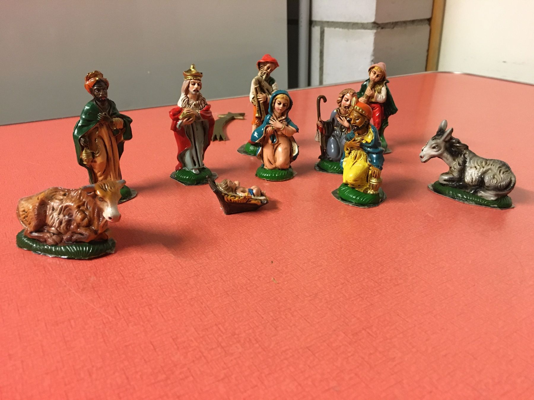 Statuette: Krippenfiguren aus Kunststoff 10 Stück. – Usato da Lanzenhäusern venduto da vic63