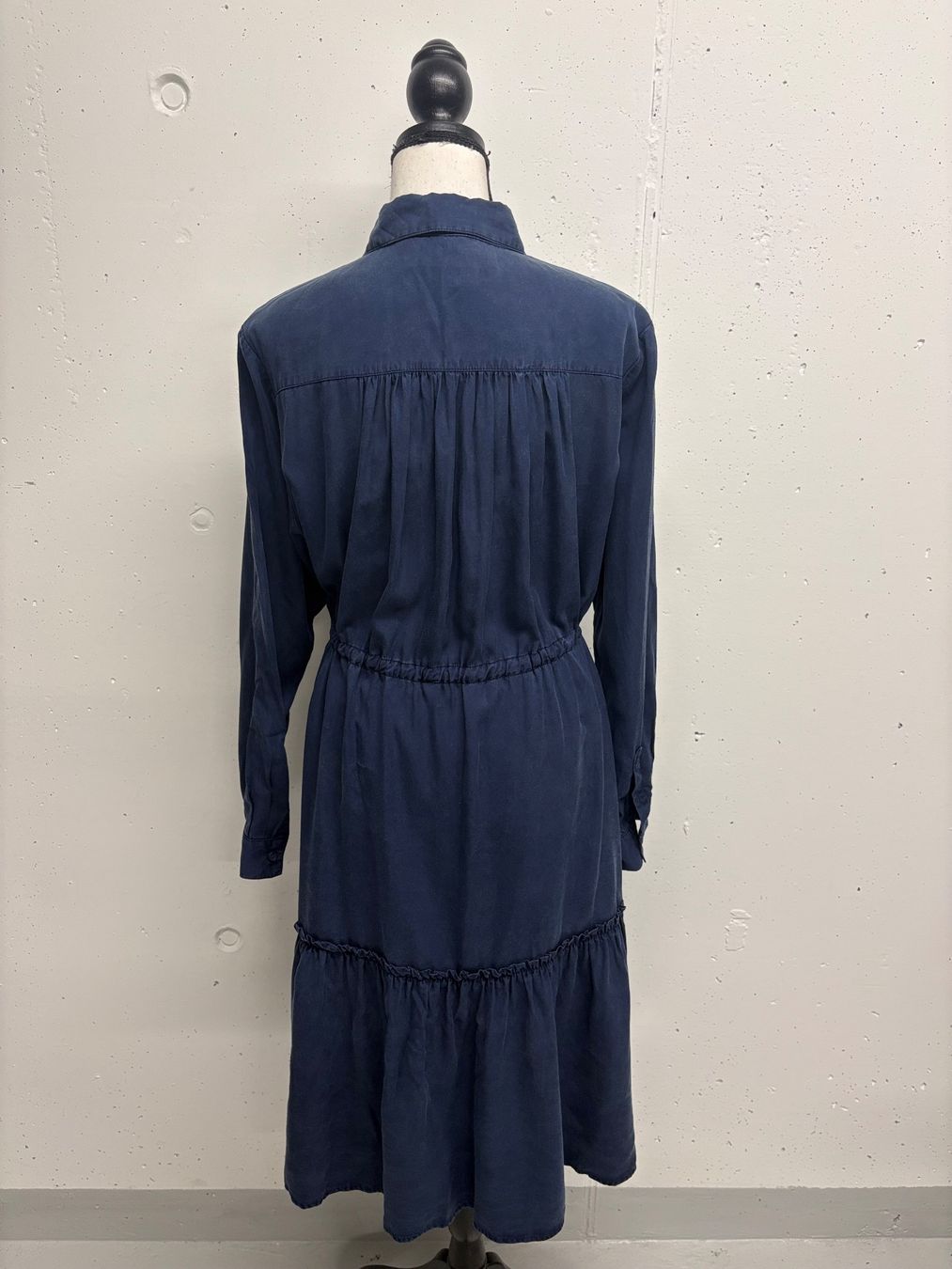 French Connection Kleider: French Connection Kleid dunkelblau Gr. M Lyocell langarm – Neu (gemäss Beschreibung) aus Regensdorf von secondchancefashion 2