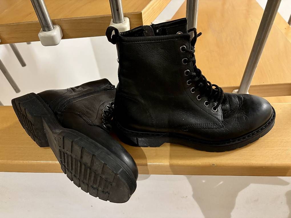Scarpe da donna: Boots à lacets cuir noir 38 c neuf – Nuovo (secondo la descrizione) da Perroy venduto da barballalla 2