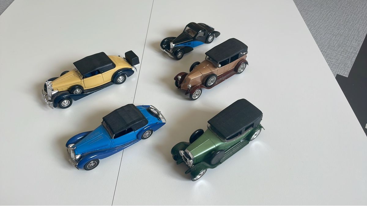 Modellautos: 5 Modellautos Oldtimer verschiedene Farben guter Zustand – Gebraucht aus Winterthur von schwarzpunkt