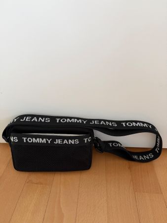 ❤️ Tommy Camera Bag 🚀 🚀 - Crossbody NEU - Schwarz!