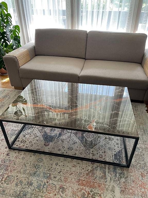 Tische: Table basse rectangulaire élégante – Gebraucht aus Meyrin von zzrb 2