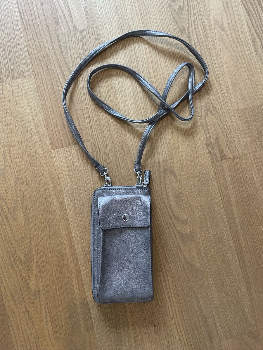 Borse da donna: Silberne Handtasche – Nuovo (secondo la descrizione) da Niederbüren venduto da 9632