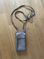 Silberne Handtasche