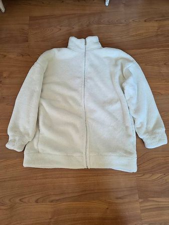 Super schöne Oysho Kuscheljacke Grösse S, cremeweiss