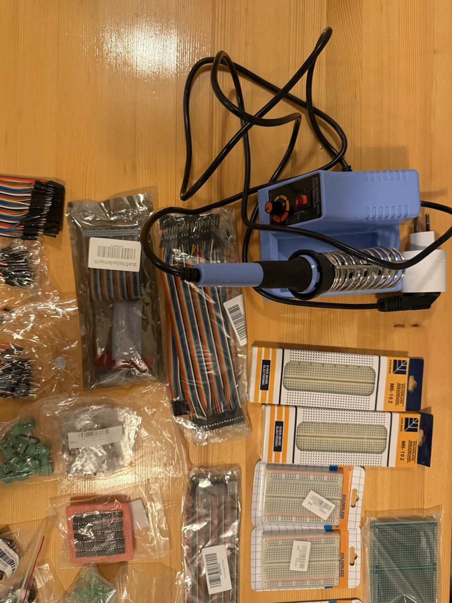 Componenti elettronici: Electronics Components Set – Nuovo (secondo la descrizione) da Zürich venduto da David.1 1