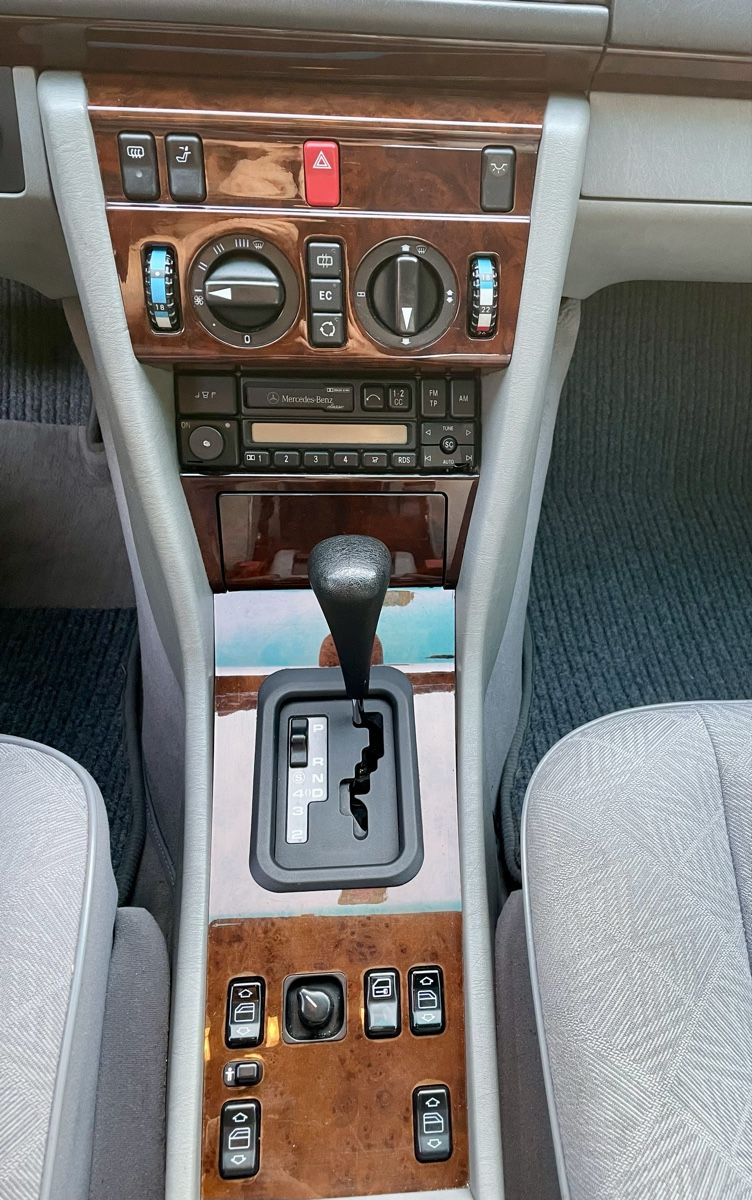 Mercedes-Benz Automobili: Mercedes-Benz E 280 W124 Mopf 2 – Usato da Luzern venduto da Domgjoni_Benz 7