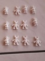 12 Figuren, Kunststoff, kann auf Pakete geklebt werden.