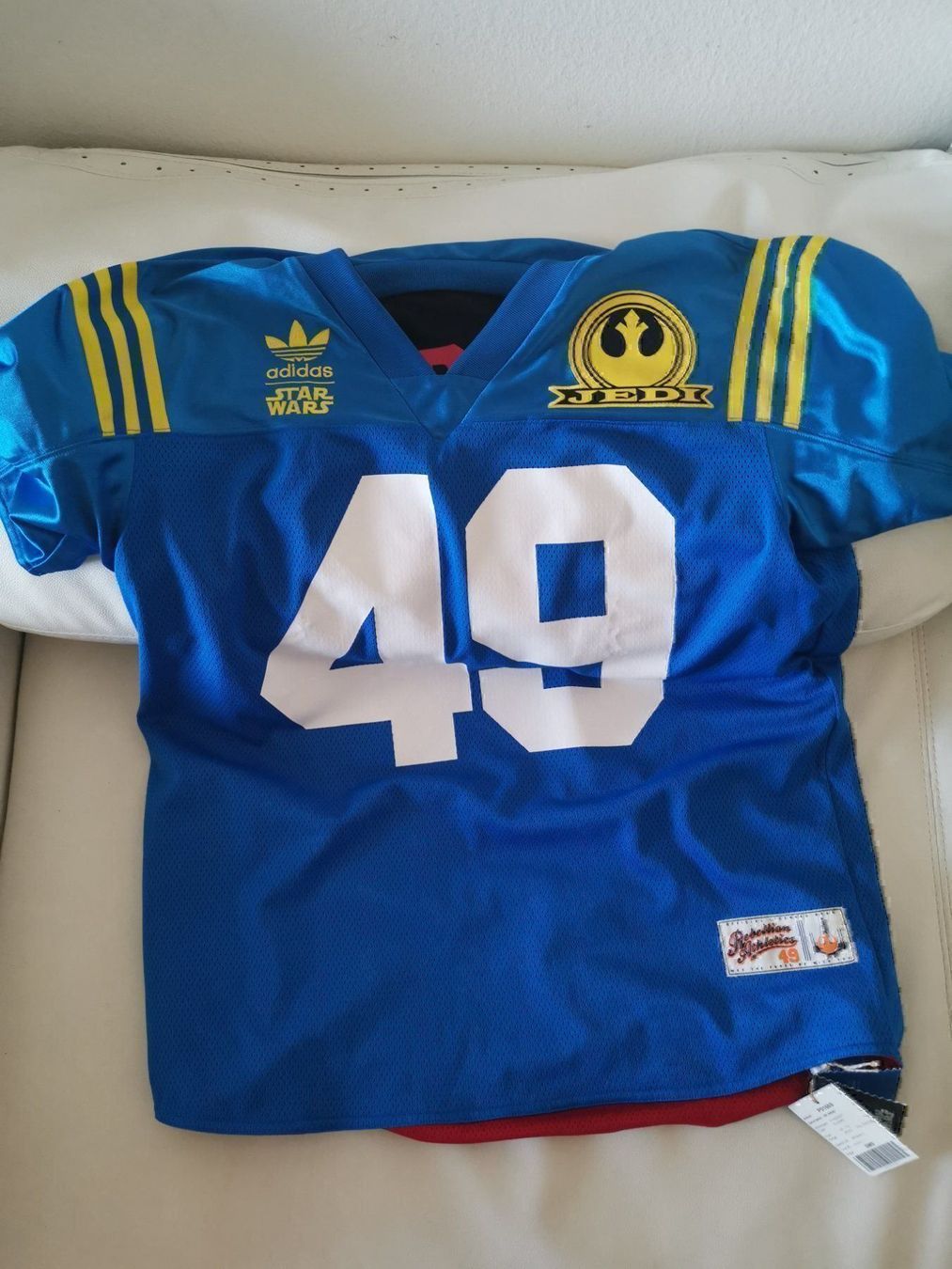 Adidas T-shirt: Adidas Starwars – Nuovo (secondo la descrizione) da Basel venduto da Breakbeati