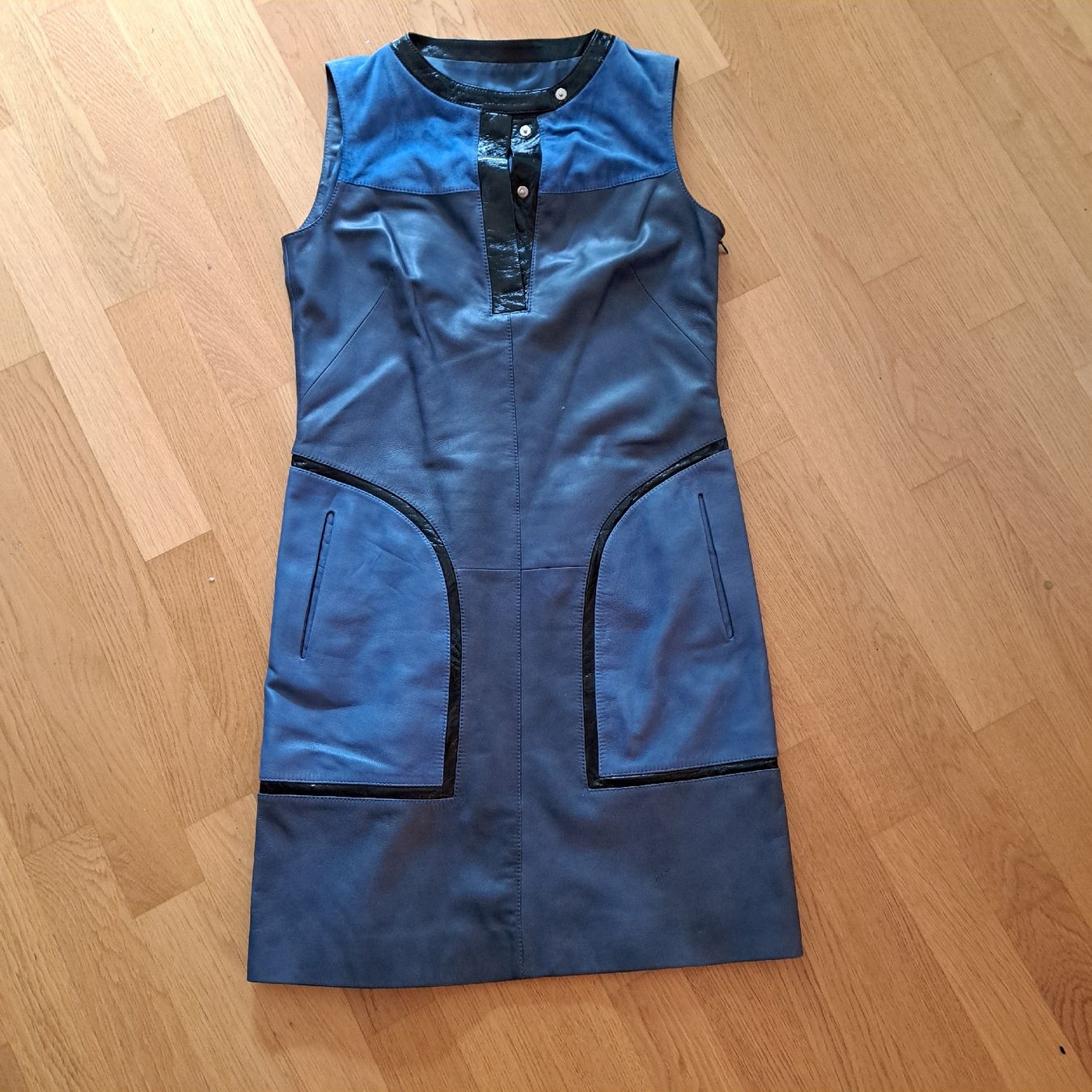 Escada Vestiti: ESCADA Lederkleid, Gr 38 – Usato da Adliswil venduto da Marlotti