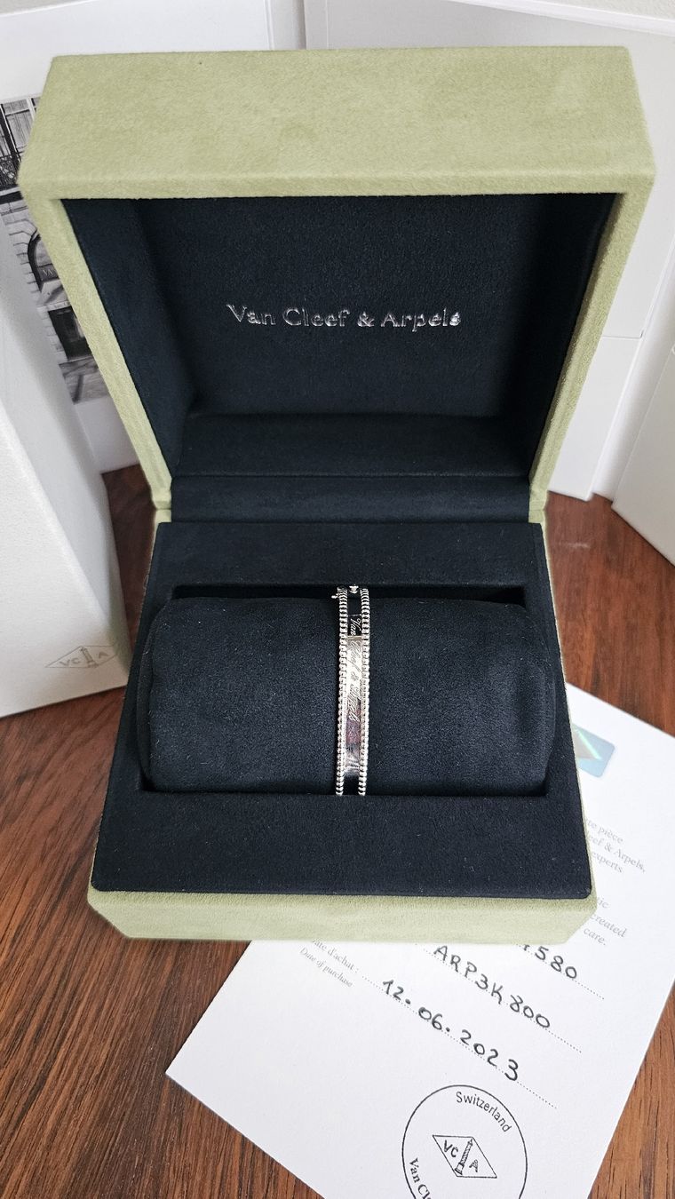 Van Cleef Bracciali & Braccialetti: Van Cleef & Arpels Perlée Signature Bracelet, medium model – Usato da Hünenberg venduto da mar_vqb7