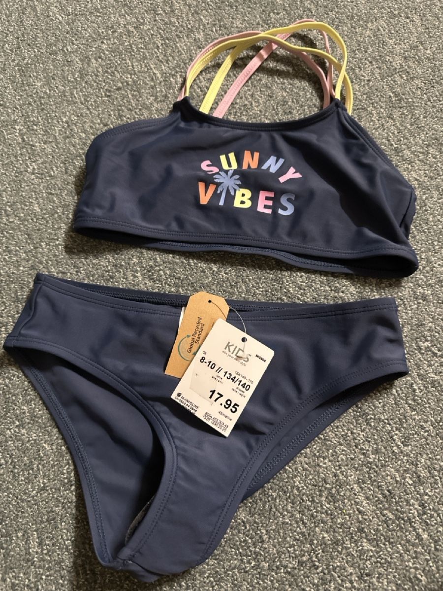 Lotti & Set di vestiti: Bikini neu/ Tshirt Gr 134/140 – Nuovo (secondo la descrizione) da Baltschieder venduto da YmroBe