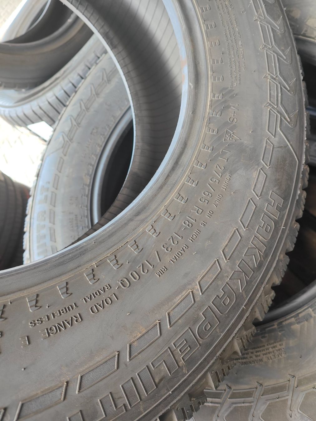 Nokian Pneumatici & Ruote complete: Winterreifen  275/65 R18 – Usato da Oberengstringen venduto da Reifen-Lagerverkauf 5