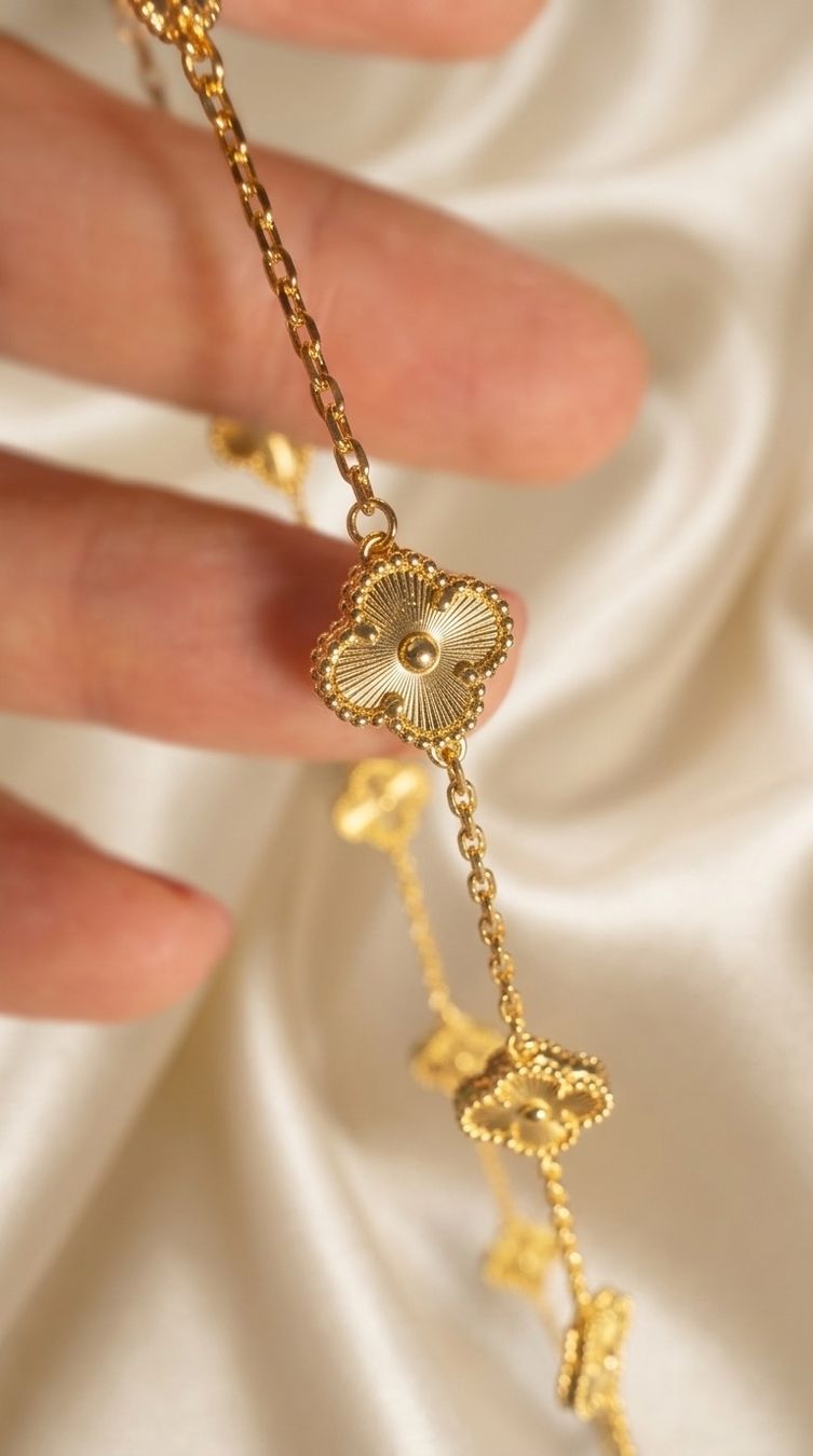 Colliers: Collier petit trèfle doré – Neuf avec emballage d'origine à St-Maurice par Sandrinette123 3