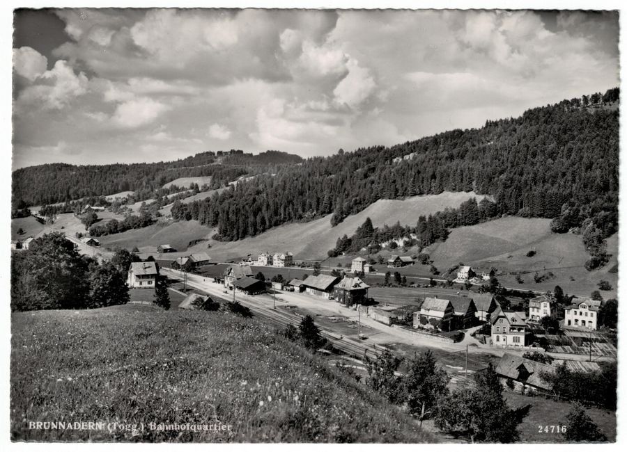 Cartoline postali: Brunnadern, Bahnhofquartier, um 1945 – Usato da Frauenfeld venduto da POML