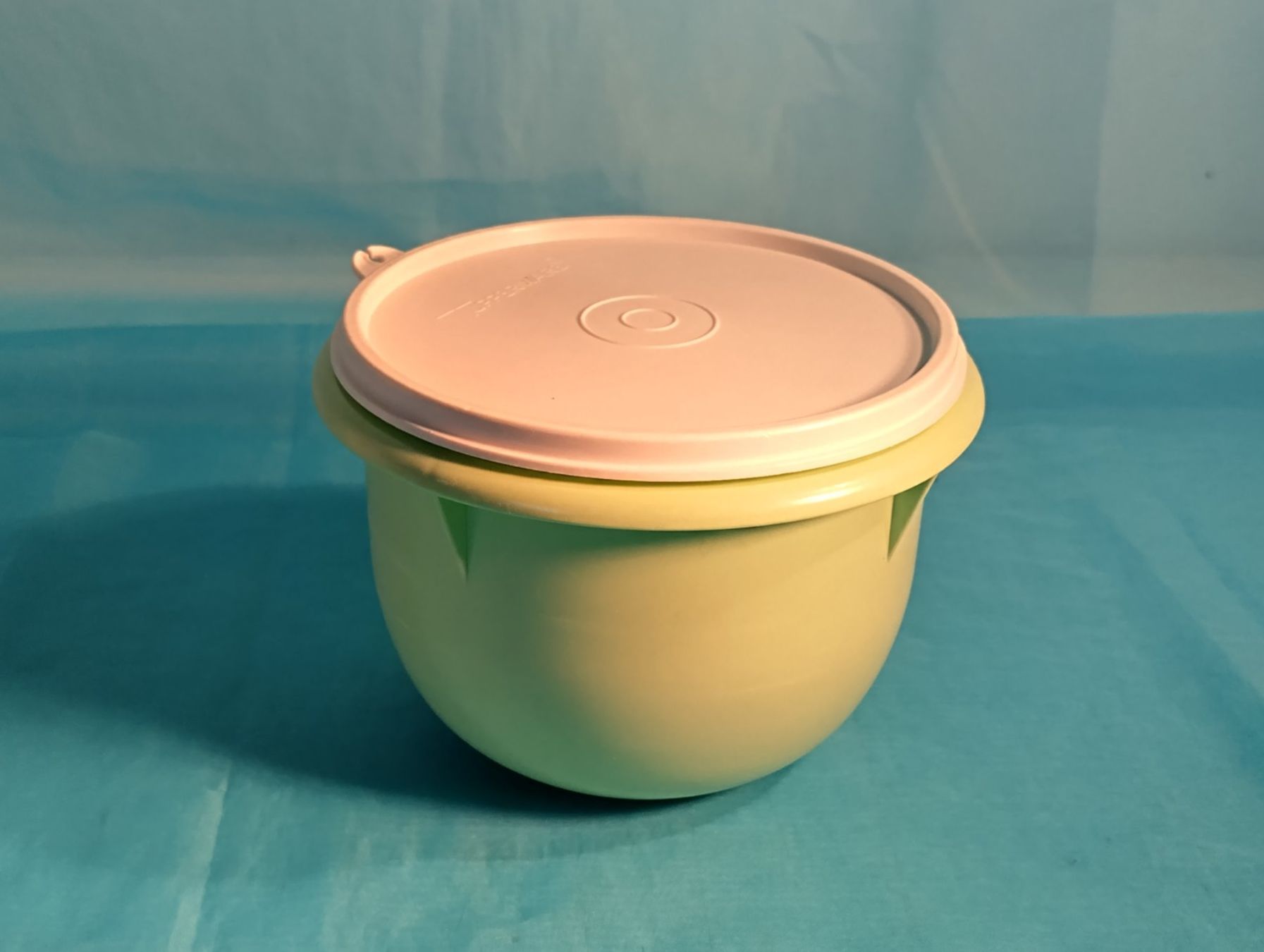 Tupperware Behälter & Ähnliches: Tupperware Behälter, hellgrün-Weiss – Gebraucht aus Bellach von JingleCherry 1