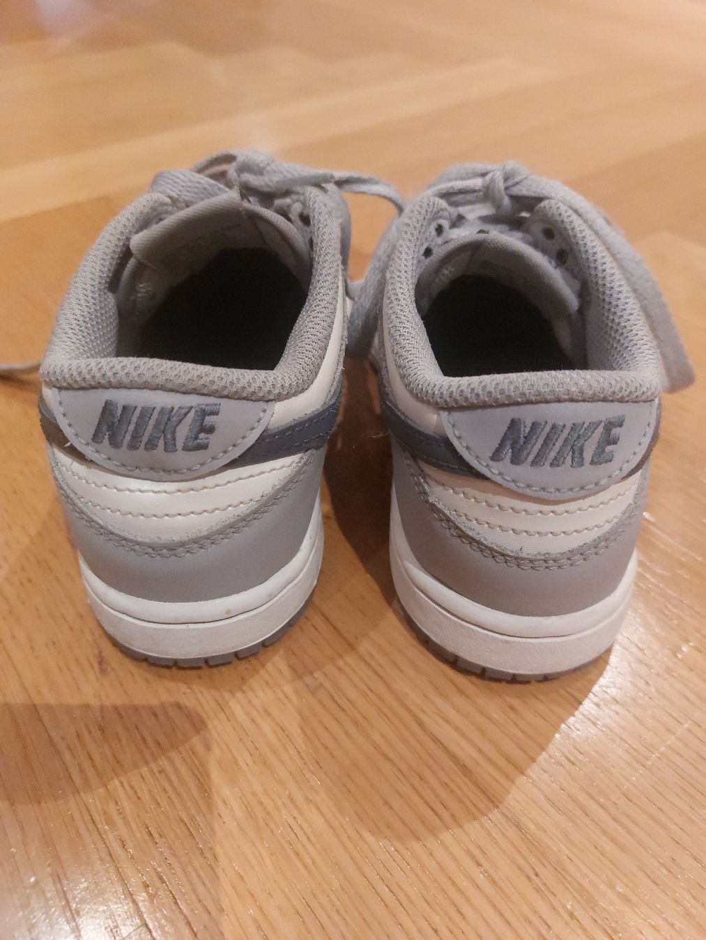Nike Scarpe da uomo: Nike Dunk Low Grey/White Sneakers EU 29 – Usato da Zürich venduto da Lolaad 3