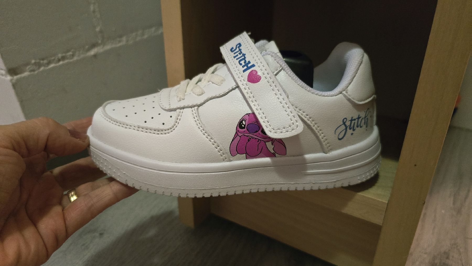 Scarpe per ragazze: Sneakers Stitch  Neu  gr. 30 – Nuovo (secondo la descrizione) da Wängi venduto da tamaso11 1