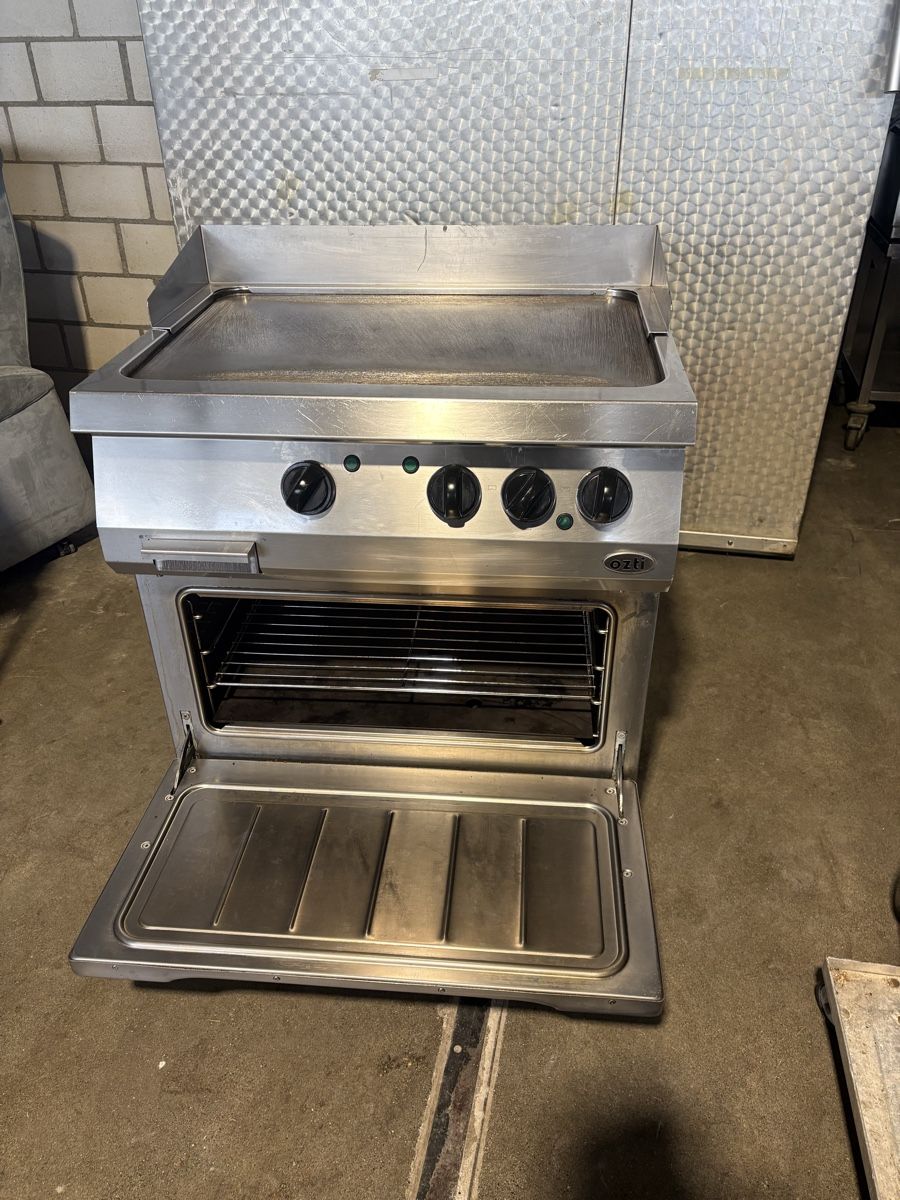Elettrodomestici da cucina: Grillplatte mit Backofen – Usato da Wohlen AG venduto da Moh80