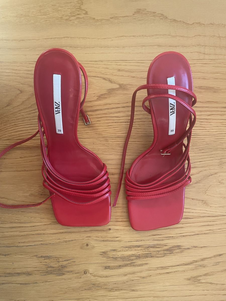 Zara Scarpe da donna: Rote Sandalen von Zara Gr 39 – Nuovo (secondo la descrizione) da Reinach BL venduto da pupa.ball