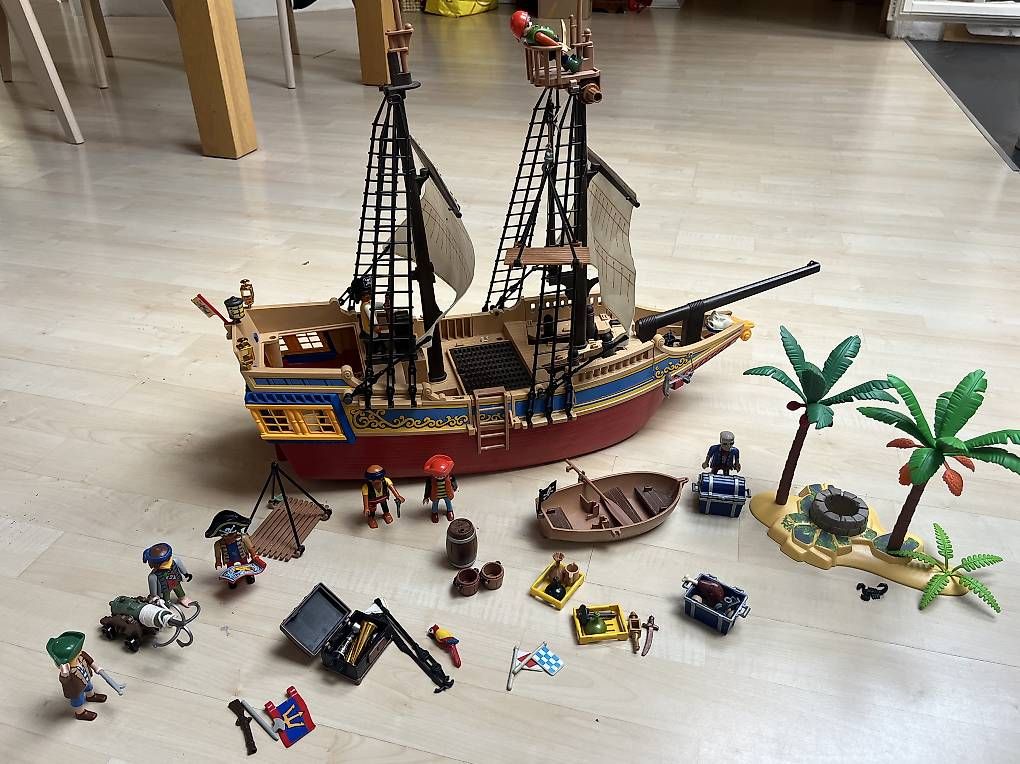 Playmobil Giocattoli: Playmobil Piratenschiff mit Insel – Usato da Neftenbach venduto da brandye