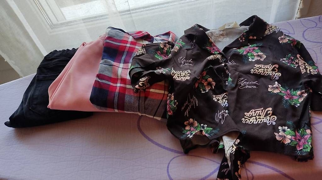 Lotti & Set di vestiti: Kleiderpaket Gr. 140 – Usato da Stalden (Sarnen) venduto da minusch015
